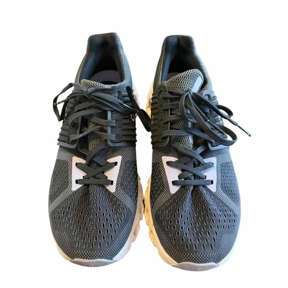 ON RUNNING Cloudswift Sneakers Women’s Size 9